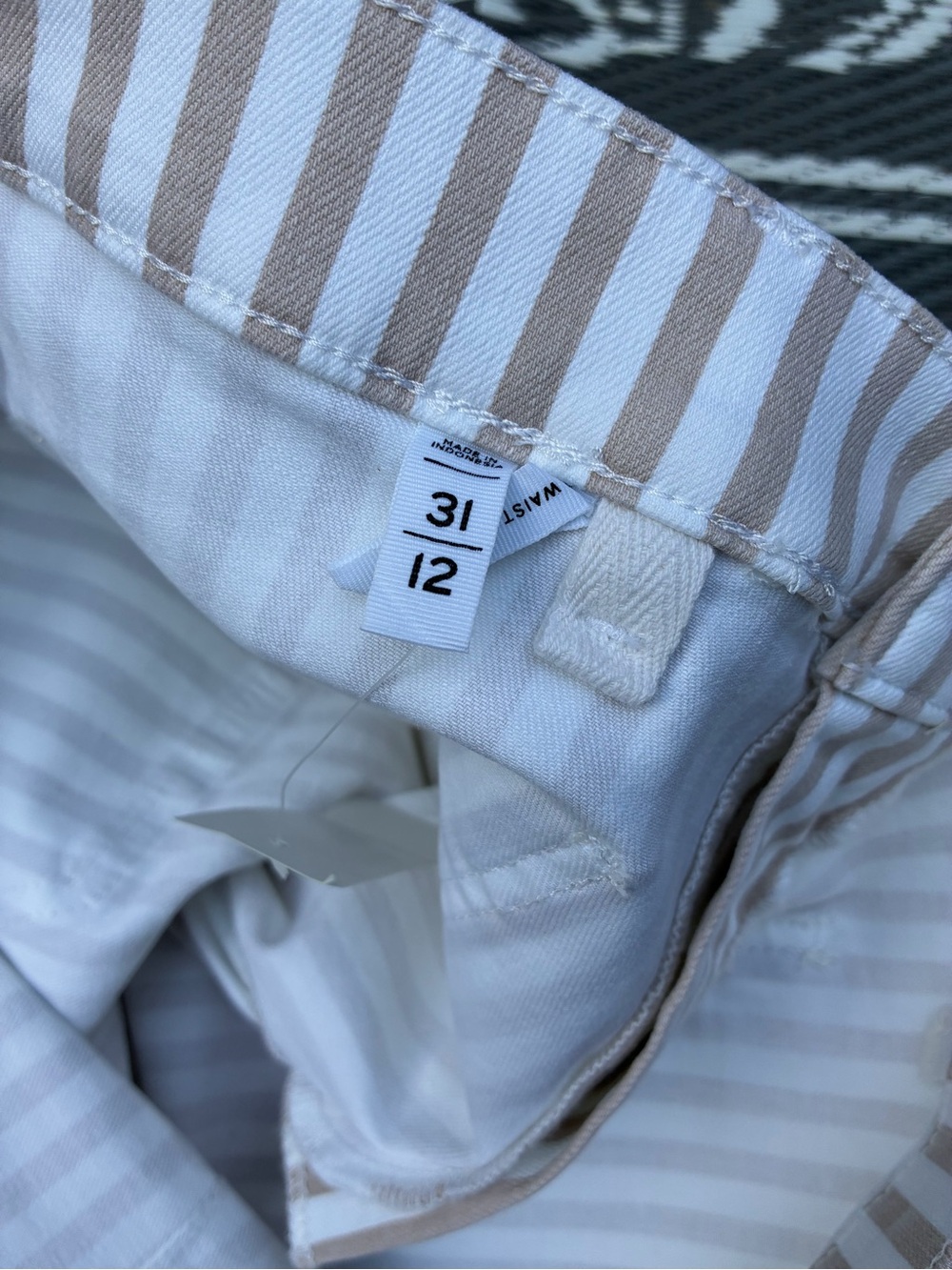 New LOFT 31 / 12 High Waist Flare leg Crop Pants in Stripe - Picture 6 of 9